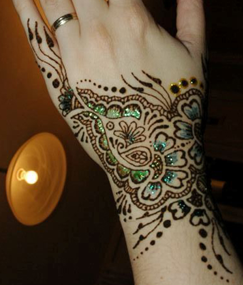 Single colour shaded mehndi design
