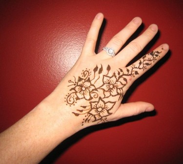 Cute Mehndi Design for Hand