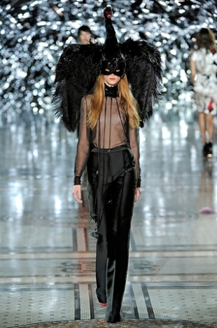 Giles Spring 2020 – London Fashion Week