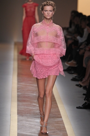 Valentino Spring 2020 –  Paris Fashion Week