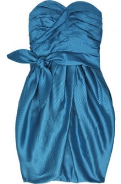 Top Dresses for Curvy Petite Figure