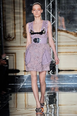 Fall/Winter 2020 Lace Fashion Trend