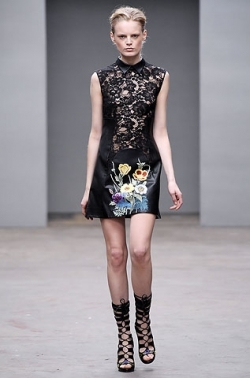 Fall/Winter 2020 Lace Fashion Trend