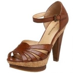 4 Chic Slimming Shoe Designs