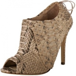 4 Chic Slimming Shoe Designs