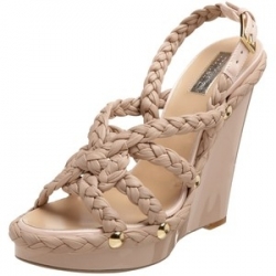 4 Chic Slimming Shoe Designs