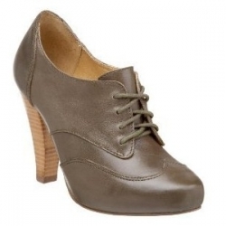 4 Chic Slimming Shoe Designs