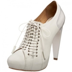 4 Chic Slimming Shoe Designs