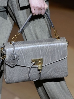 Fall/Winter 2020 Box Bags Accessory Trend