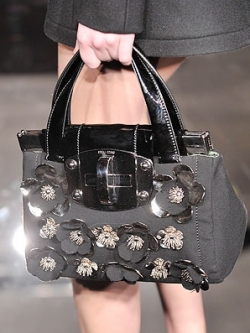 Fall/Winter 2020 Box Bags Accessory Trend