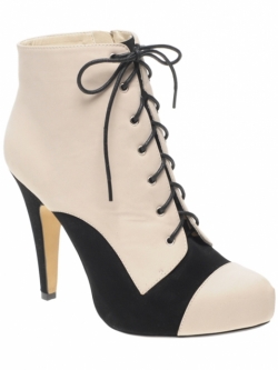 Fall 2020 Lace-Up Boots Shoe Trend