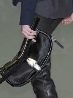 Fall/Winter 2020 Black And Gold Accessories Trend