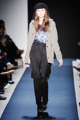 Fall/Winter 2020 High-Waisted Pants Trend