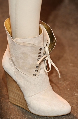 Fall/Winter 2020 Must Have Accessories