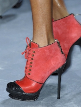 Fall 2020 Red Accessories Trend