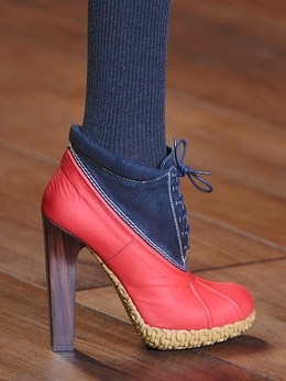 Fall 2020 Red Accessories Trend