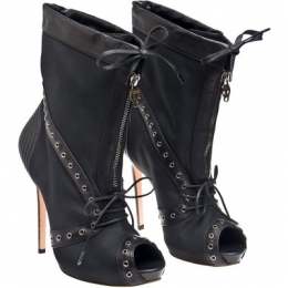 Fall/Winter 2020 Canvas Accessories Trend