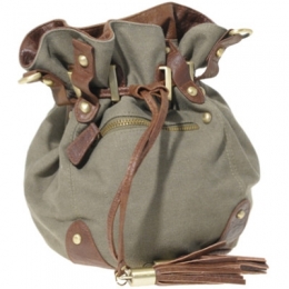 Fall/Winter 2020 Canvas Accessories Trend