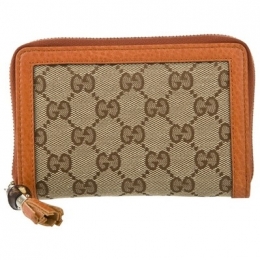 Fall/Winter 2020 Canvas Accessories Trend