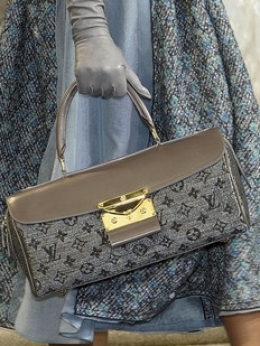 Fall/Winter 2020 Canvas Accessories Trend