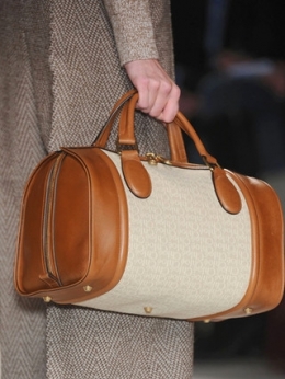 Fall/Winter 2020 Canvas Accessories Trend