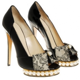 Fall 2020 Lace Accessories Style Trend