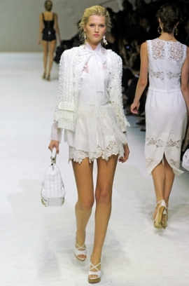 Spring/Summer 2020 Lace Fashion Trends