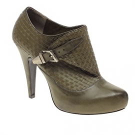 How to Choose Flattering Boot Styles