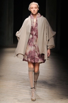 How to Wear Knee-High Socks Trend 2020