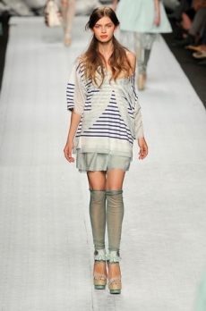 How to Wear Knee-High Socks Trend 2020