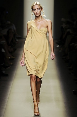 How to Wear Neutral Colors