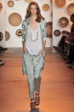 How to Wear Neutral Colors