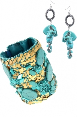 How to Wear the Color Turquoise