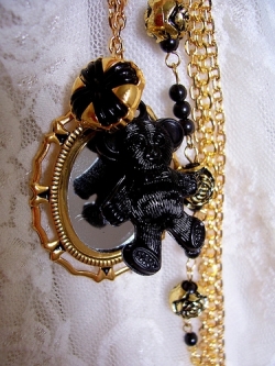 How to Wear a Brooch