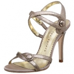 Tips to Wear Backless Gowns