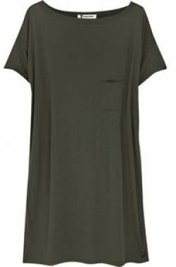 Fashionable Ways to Wear T-shirts