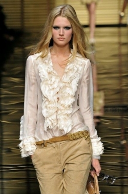 Summer Must-Have: Trendy Silk Top