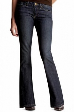 How to Choose Jeans that Make You Look Slimmer