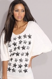 How to Flatter Boyish Figure