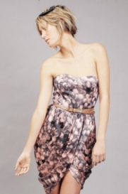 How to Flatter Boyish Figure