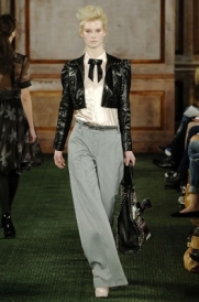 How to Flatter Boyish Figure