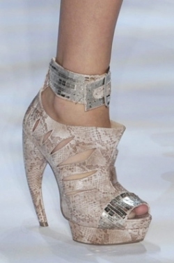 Spring 2020 Shoe Trend – Peep Toe Boots