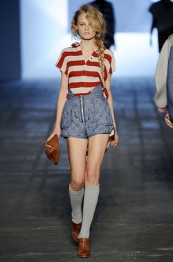 How to Dress Sporty Chic