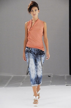 How to Dress Sporty Chic