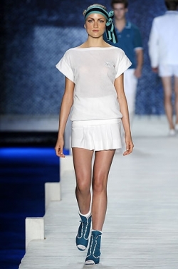 How to Dress Sporty Chic