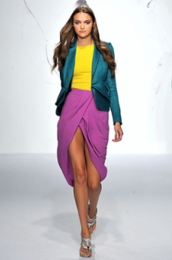 How to Wear Neon Colors