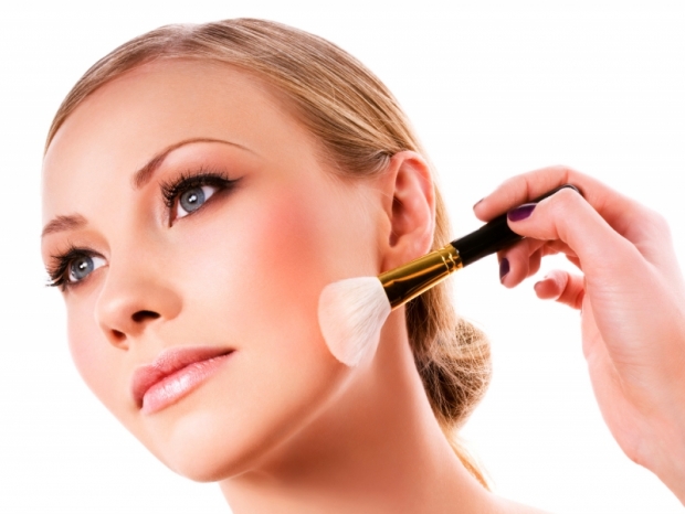 How to Choose and Apply Blush