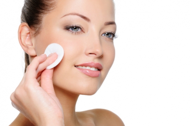 How to Remove Your Makeup