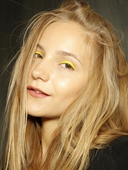 Spring/Summer 2020 Makeup Trends – Bright Eyes