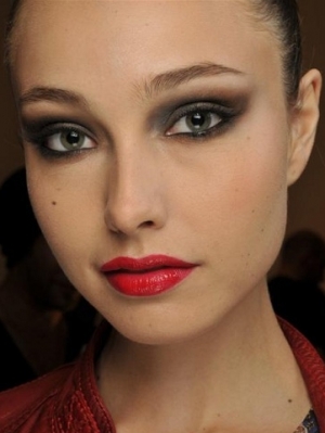 Easy Holiday Makeup Ideas